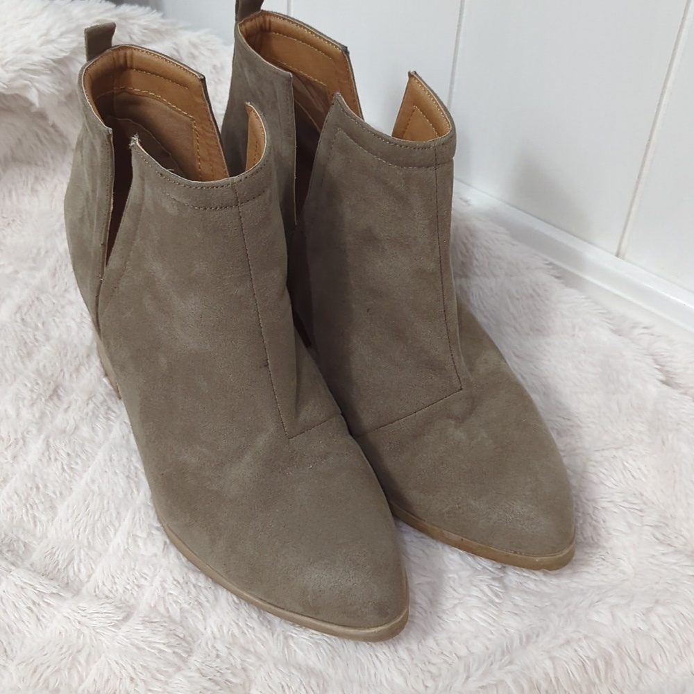 Like New Qupid Beige Boots - Picture 2 of 5
